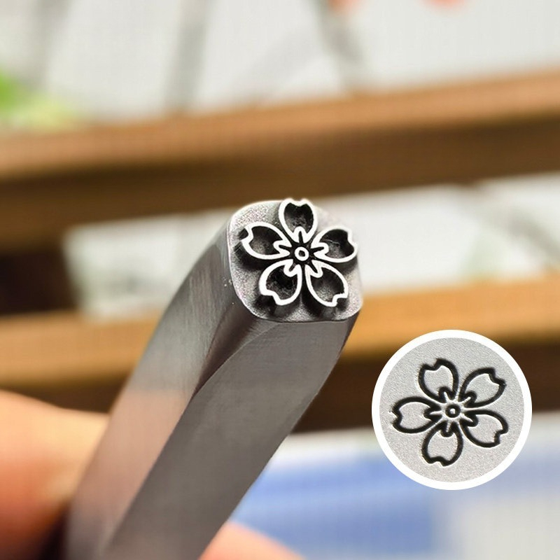 Outil de poinçonnage métalliqu - Leatherwork Embossing avis et prix